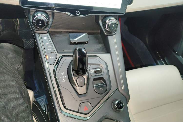 Used Lynk & Co 01 EM-P 2023 1.5TD EM-P Dawn Edition Gear Lever