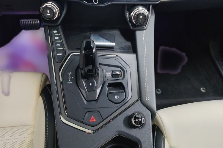Used Lynk & Co 01 EM-P 2023 1.5TD EM-P Dawn Edition Gear Lever