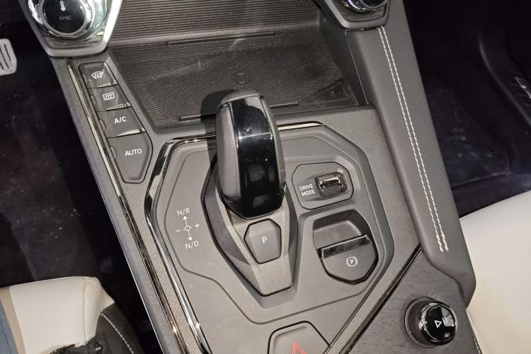 Used Lynk & Co 01 EM-P 2023 1.5TD EM-P Dawn Edition Gear Lever
