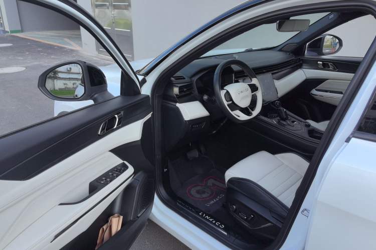 Used Lynk & Co 01 EM-P 2023 1.5TD EM-P Dawn Edition Interior 2