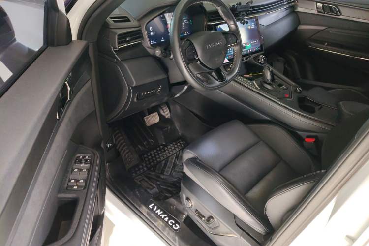 Used Lynk & Co 01 EM-P 2023 1.5TD EM-P PM Interior 3