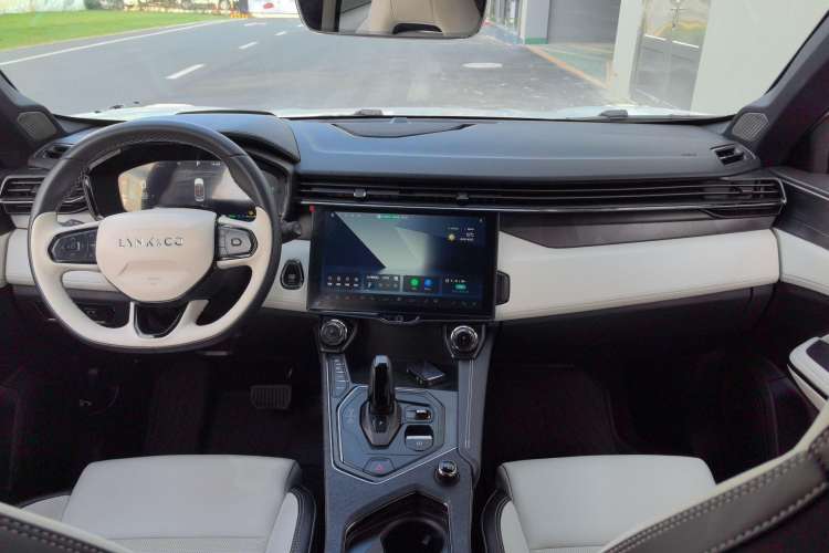 Used Lynk & Co 01 EM-P 2023 1.5TD EM-P Dawn Edition Interior 3