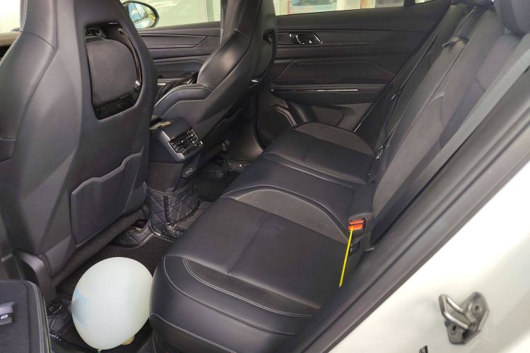 Used Lynk & Co 01 EM-P 2023 1.5TD EM-P AM Interior 4