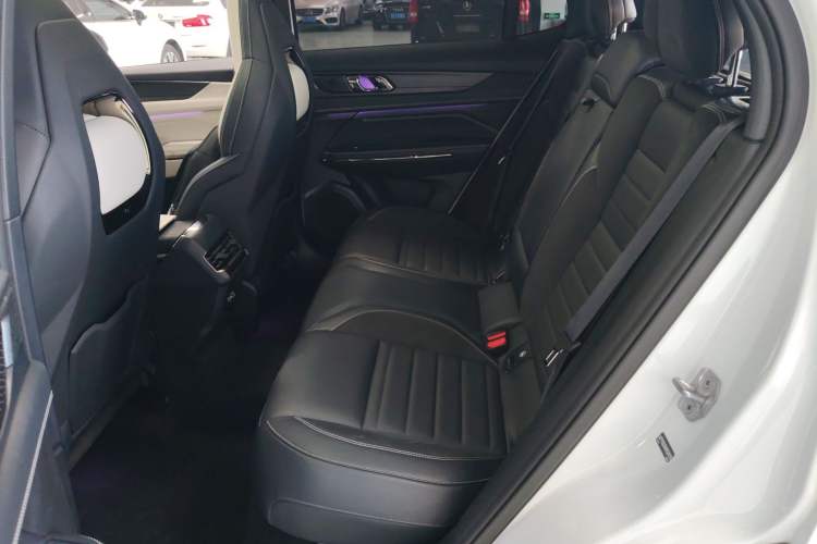 Used Lynk & Co 01 EM-P 2023 1.5TD EM-P Dawn Edition Interior 4