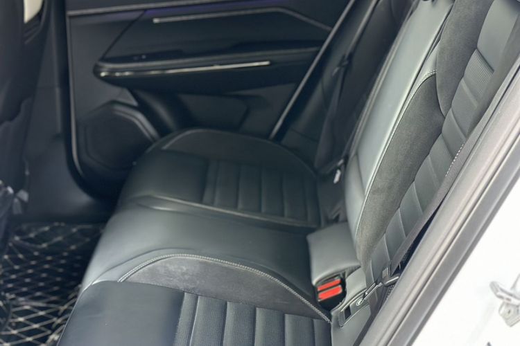 Used Lynk & Co 01 EM-P 2023 1.5TD EM-P Dawn Edition Interior 4