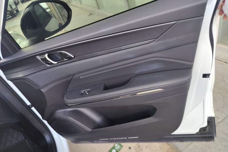 Used Lynk & Co 01 EM-P 2023 1.5TD EM-P AM Interior 5