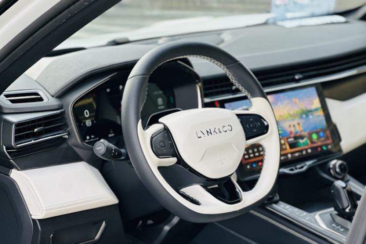 Used Lynk & Co 01 EM-P 2023 1.5TD EM-P Dawn Edition Interior 6