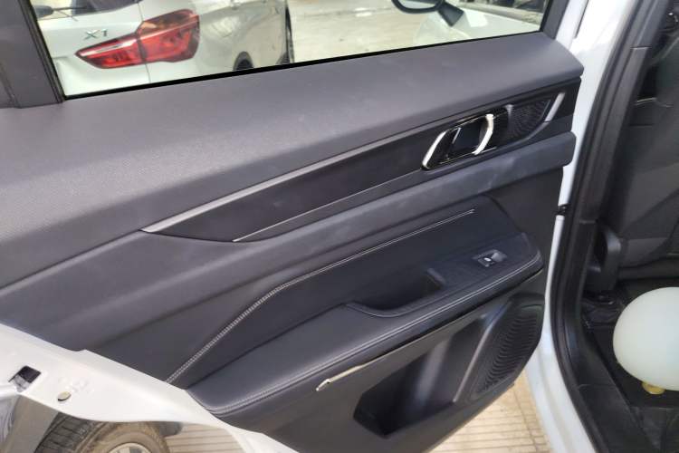 Used Lynk & Co 01 EM-P 2023 1.5TD EM-P AM Interior 8