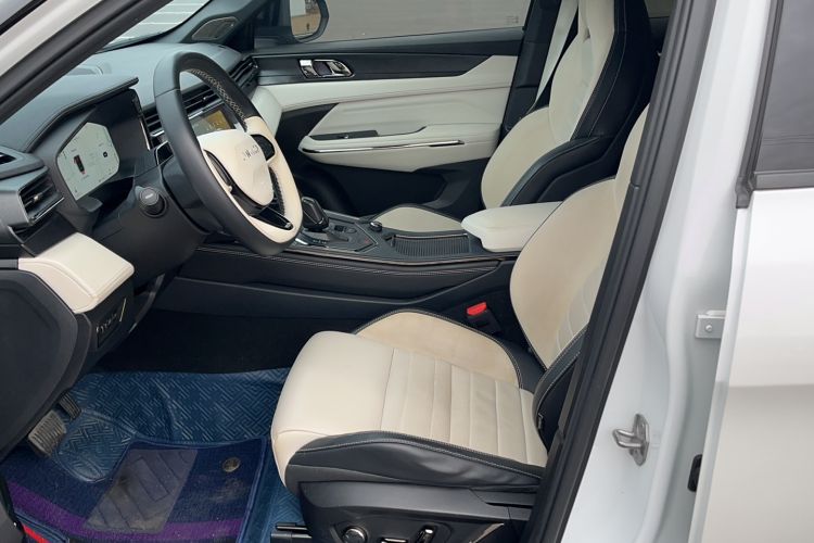 Used Lynk & Co 01 EM-P 2023 1.5TD EM-P Dawn Edition Left Front Seat