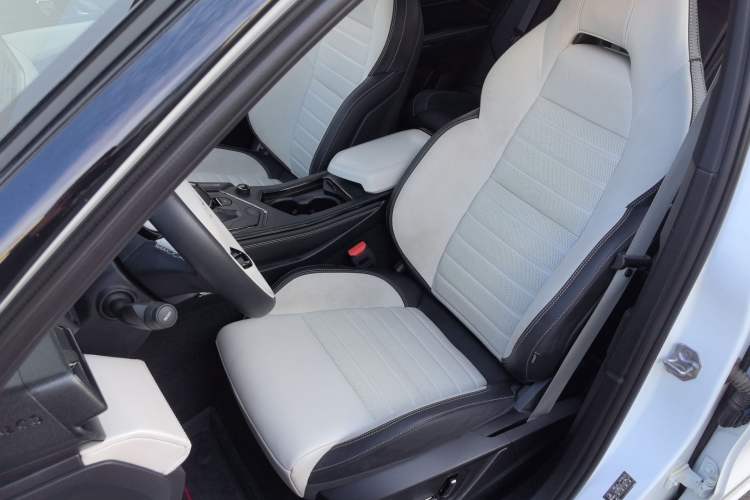 Used Lynk & Co 01 EM-P 2023 1.5TD EM-P Dawn Edition Left Front Seat