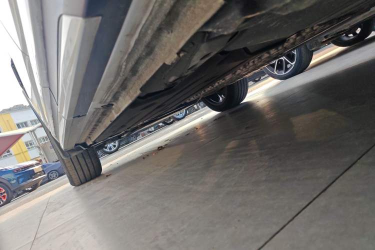 Used Lynk & Co 01 EM-P 2023 1.5TD EM-P Dawn Edition Left Side Sill