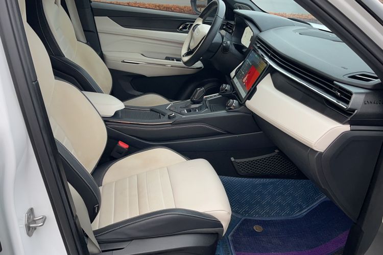 Used Lynk & Co 01 EM-P 2023 1.5TD EM-P Dawn Edition Right Front Seat