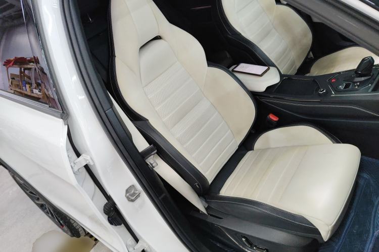 Used Lynk & Co 01 EM-P 2023 1.5TD EM-P Dawn Edition Right Front Seat
