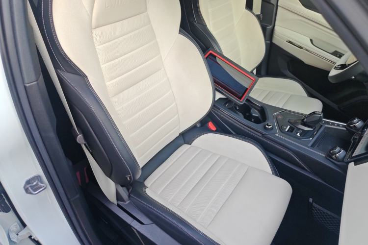 Used Lynk & Co 01 EM-P 2023 1.5TD EM-P Dawn Edition Right Front Seat
