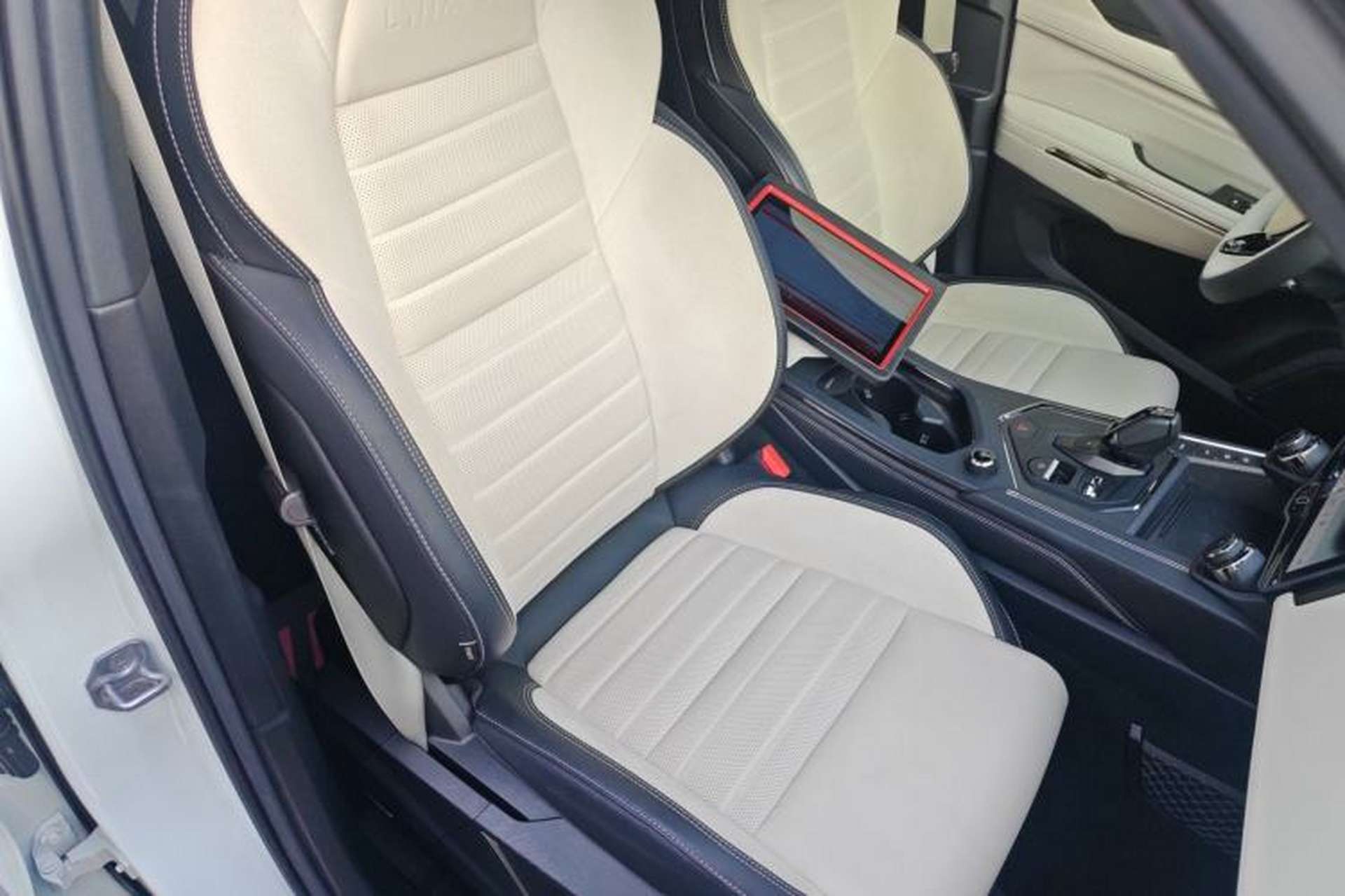 Used Lynk & Co 01 EM-P 2023 1.5TD EM-P Dawn Edition Right Front Seat