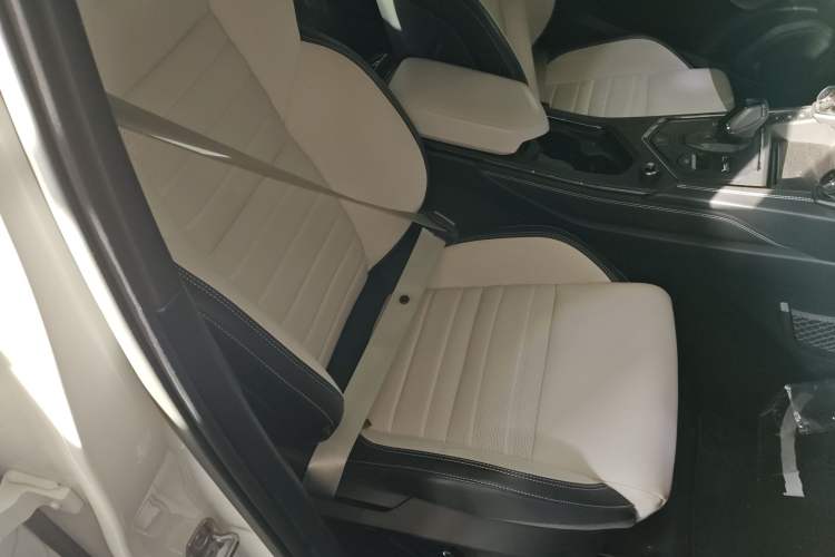 Used Lynk & Co 01 EM-P 2023 1.5TD EM-P Dawn Edition Right Front Seat