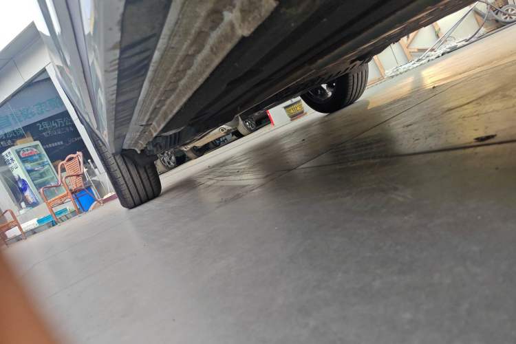 Used Lynk & Co 01 EM-P 2023 1.5TD EM-P Dawn Edition Right Side Sill