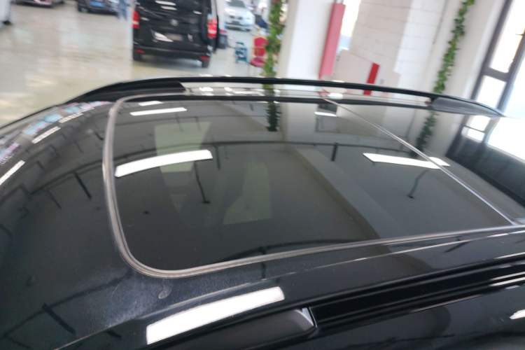 Used Lynk & Co 01 EM-P 2023 1.5TD EM-P Dawn Edition Roof