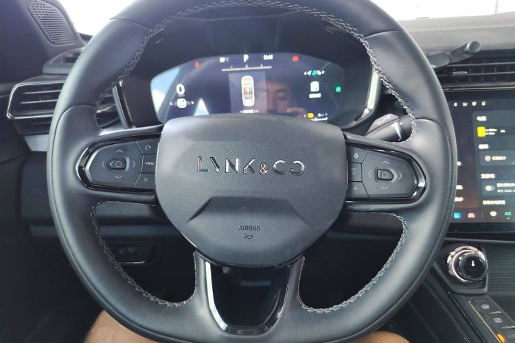 Used Lynk & Co 01 EM-P 2023 1.5TD EM-P AM Steering Wheel