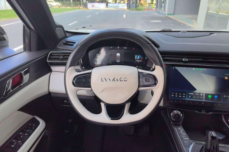 Used Lynk & Co 01 EM-P 2023 1.5TD EM-P Dawn Edition Steering Wheel