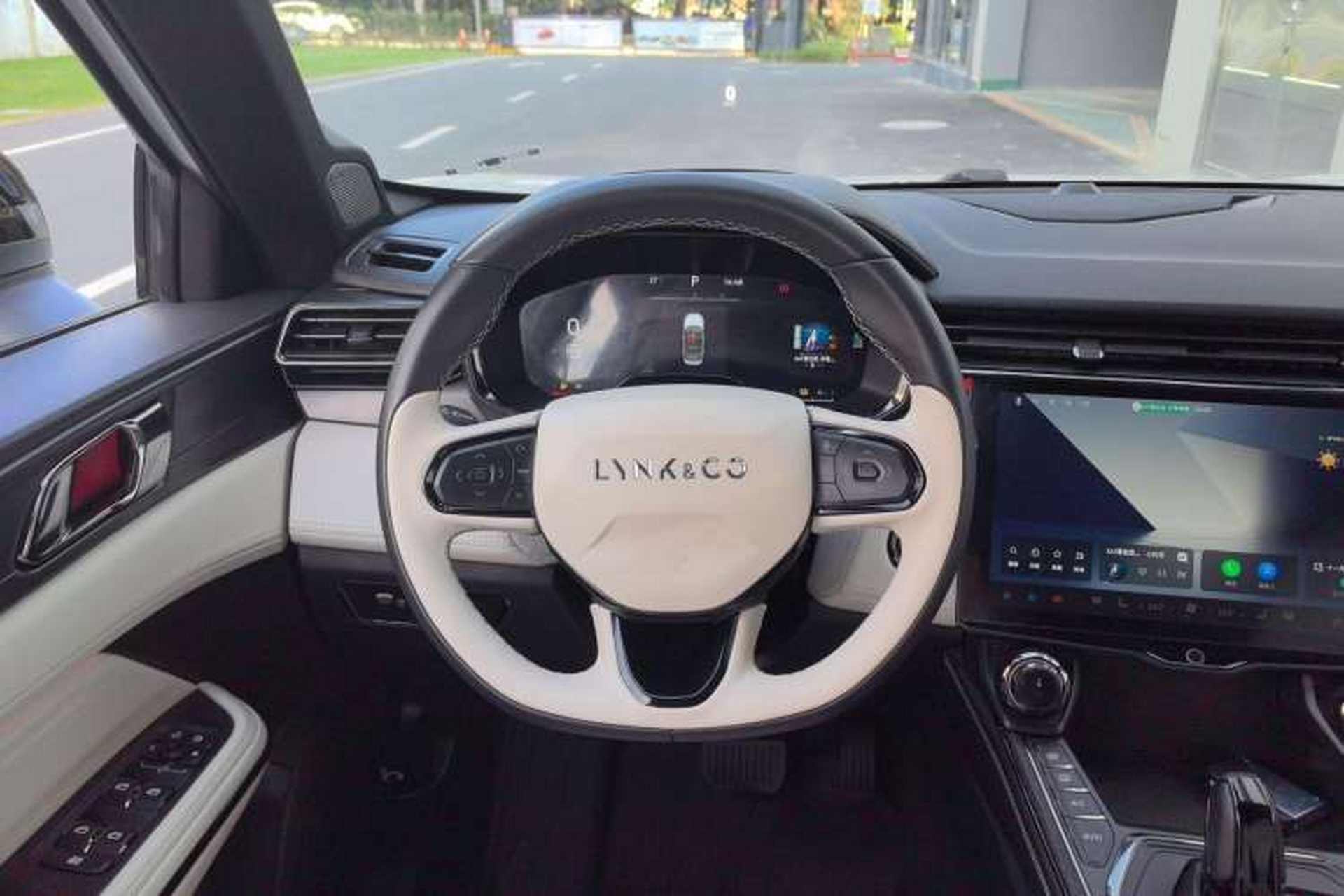 Used Lynk & Co 01 EM-P 2023 1.5TD EM-P Dawn Edition Steering Wheel