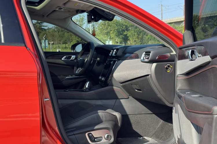 Used Lynk & Co 02 2019 High-Energy Edition 2.0T Automatic Two-Wheel Drive Pro Version China VI Standard Interior 3
