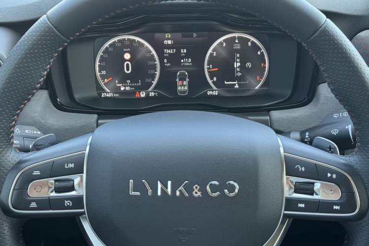 Used Lynk & Co 02 2019 High-Energy Edition 2.0T Automatic Two-Wheel Drive Pro Version China VI Standard Odometer Close Up