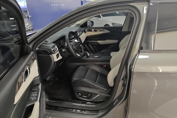 Used Lynk & Co 02 2022 2.0T DCT Shine Pro Left Front Seat