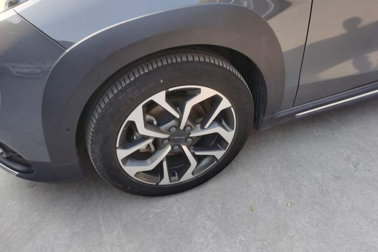 Used Lynk & Co 02 2020 1.5T DCT Two-Wheel Drive Pro Edition Left Front Wheel Hub