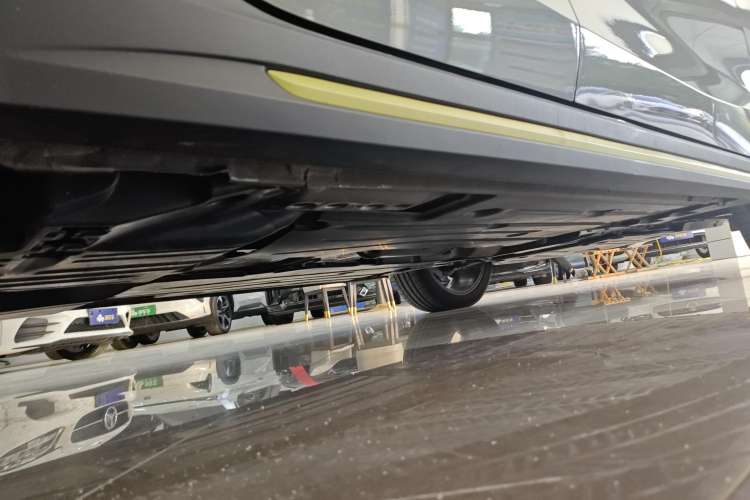 Used Lynk & Co 02 2022 2.0T DCT Shine Pro Right Side Sill