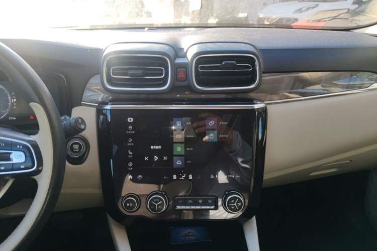Used Lynk & Co 02 2018 1.5T DCT Two-Wheel Drive Pro Version China V Emission Standard Audio And AC Panel