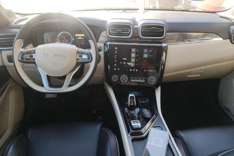 Used Lynk & Co 02 2018 1.5T DCT Two-Wheel Drive Pro Version China V Emission Standard Center Console