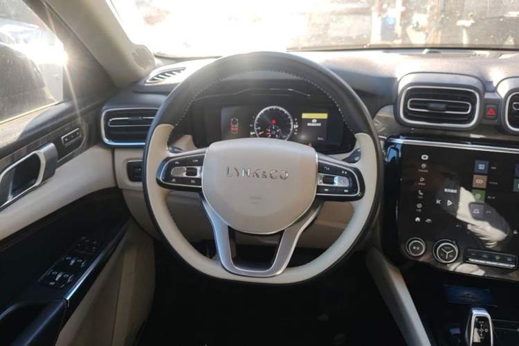 Used Lynk & Co 02 2018 1.5T DCT Two-Wheel Drive Pro Version China V Emission Standard Steering Wheel