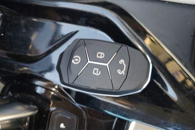 Used Lynk & Co 02 2018 1.5T DCT Two-Wheel Drive Pro Version China V Emission Standard Vehicle Key