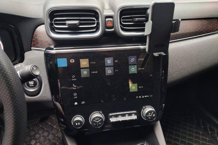 Used Lynk & Co 02 2018 1.5T DCT Two-Wheel Drive Pro Version China V Emission Standard Audio And AC Panel