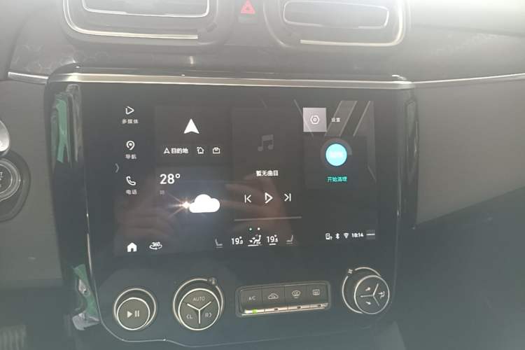 Used Lynk & Co 02 2018 1.5T DCT Two-Wheel Drive Pro Version China V Emission Standard Audio And AC Panel