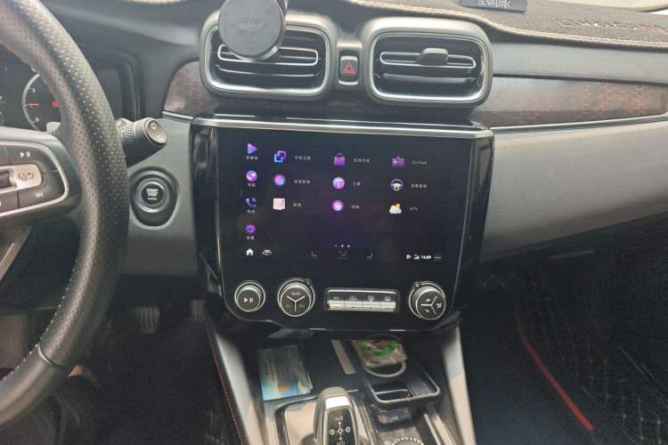 Used Lynk & Co 02 2018 1.5T DCT Two-Wheel Drive Pro Version China V Emission Standard Audio And AC Panel