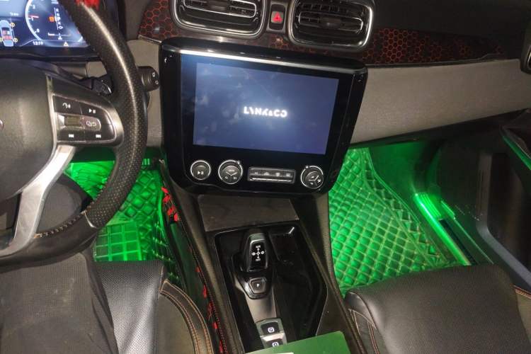 Used Lynk & Co 02 2018 1.5T DCT Two-Wheel Drive Pro Version China V Emission Standard Audio And AC Panel