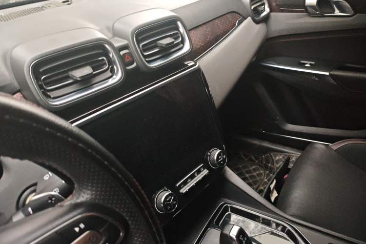 Used Lynk & Co 02 2018 1.5T DCT Two-Wheel Drive Pro Version China V Emission Standard Audio And AC Panel