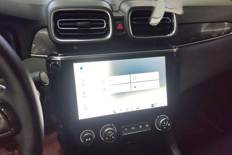 Used Lynk & Co 02 2018 1.5T DCT Two-Wheel Drive Sporty Version China V Standard Audio And AC Panel