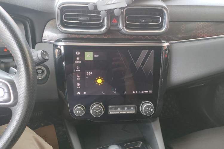 Used Lynk & Co 02 2018 1.5T DCT Two-Wheel Drive Pro Version China V Emission Standard Audio And AC Panel