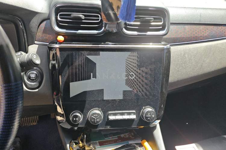 Used Lynk & Co 02 2018 1.5T DCT Two-Wheel Drive Sporty Version China V Standard Audio And AC Panel