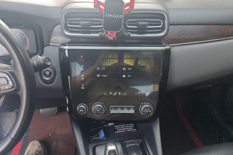 Used Lynk & Co 02 2018 1.5T DCT Two-Wheel Drive Sporty Version China V Standard Audio And AC Panel