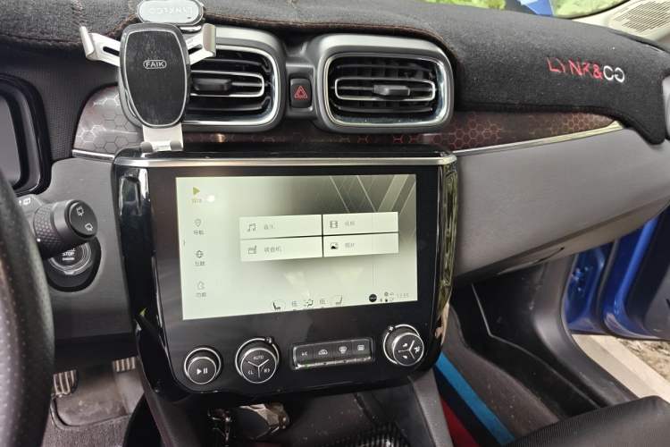 Used Lynk & Co 02 2018 1.5T DCT Two-Wheel Drive Sporty Version China V Standard Audio And AC Panel