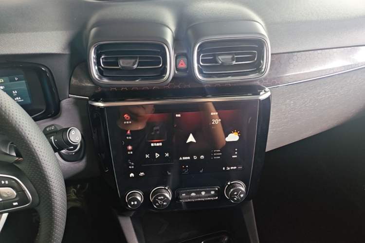 Used Lynk & Co 02 2018 1.5T DCT Two-Wheel Drive Pro Version China V Emission Standard Audio And AC Panel