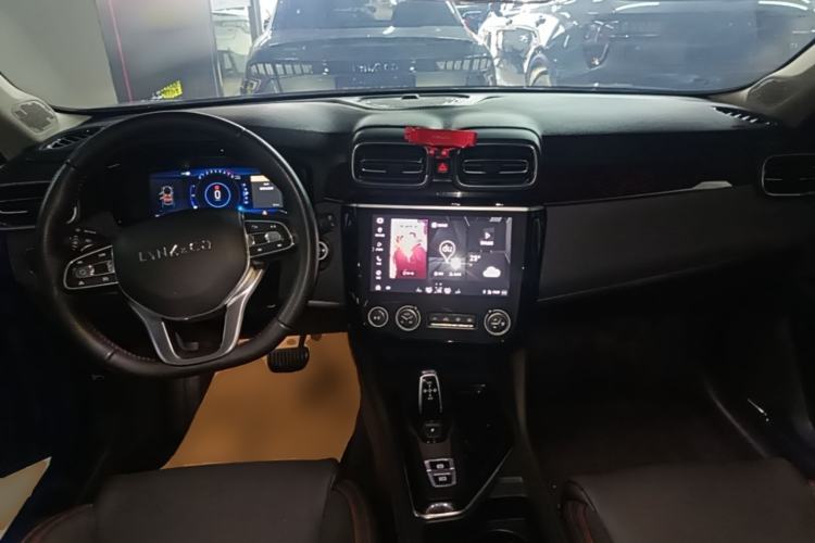 Used Lynk & Co 02 2018 2.0T Automatic Two-Wheel Drive Pro Edition China VI Standard Center Console