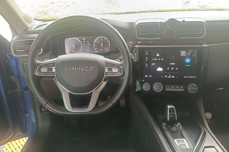 Used Lynk & Co 02 2018 1.5T DCT Two-Wheel Drive Pro Version China V Emission Standard Center Console
