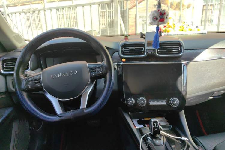Used Lynk & Co 02 2018 1.5T DCT Two-Wheel Drive Sporty Version China V Standard Center Console