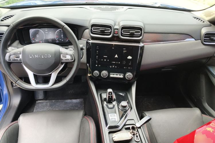 Used Lynk & Co 02 2018 2.0T DCT 4x4 Sport Pro Edition China V Standard Center Console