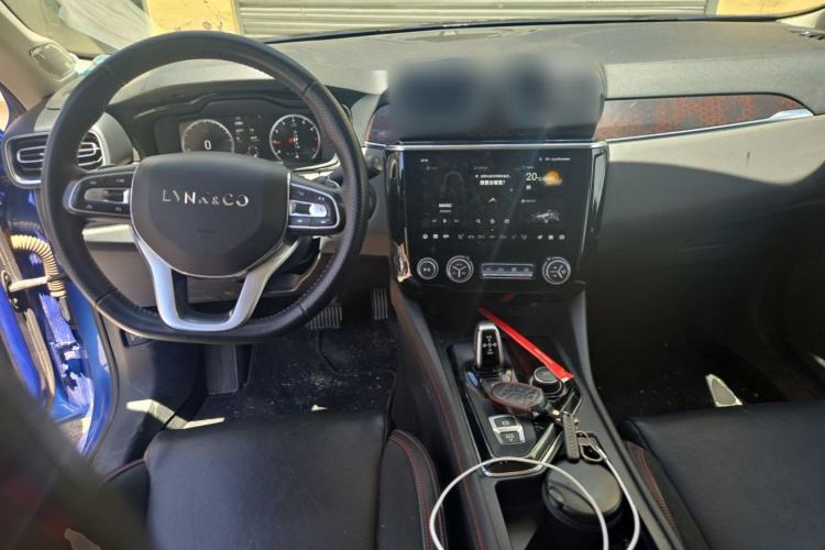 Used Lynk & Co 02 2018 2.0T DCT 4x4 Sport Pro Edition China V Standard Center Console